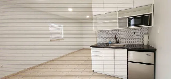 $1,200 | 4648 Southwest 24th Avenue, Unit STUDIO, Dania Beach, FL 33312