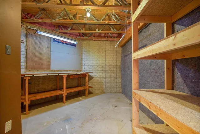 $200,000 | 2716 Westbrook Drive, Bloomington, IL 61705