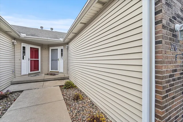 $200,000 | 2716 Westbrook Drive, Bloomington, IL 61705