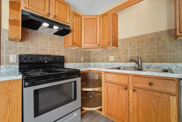 $200,000 | 2716 Westbrook Drive, Bloomington, IL 61705