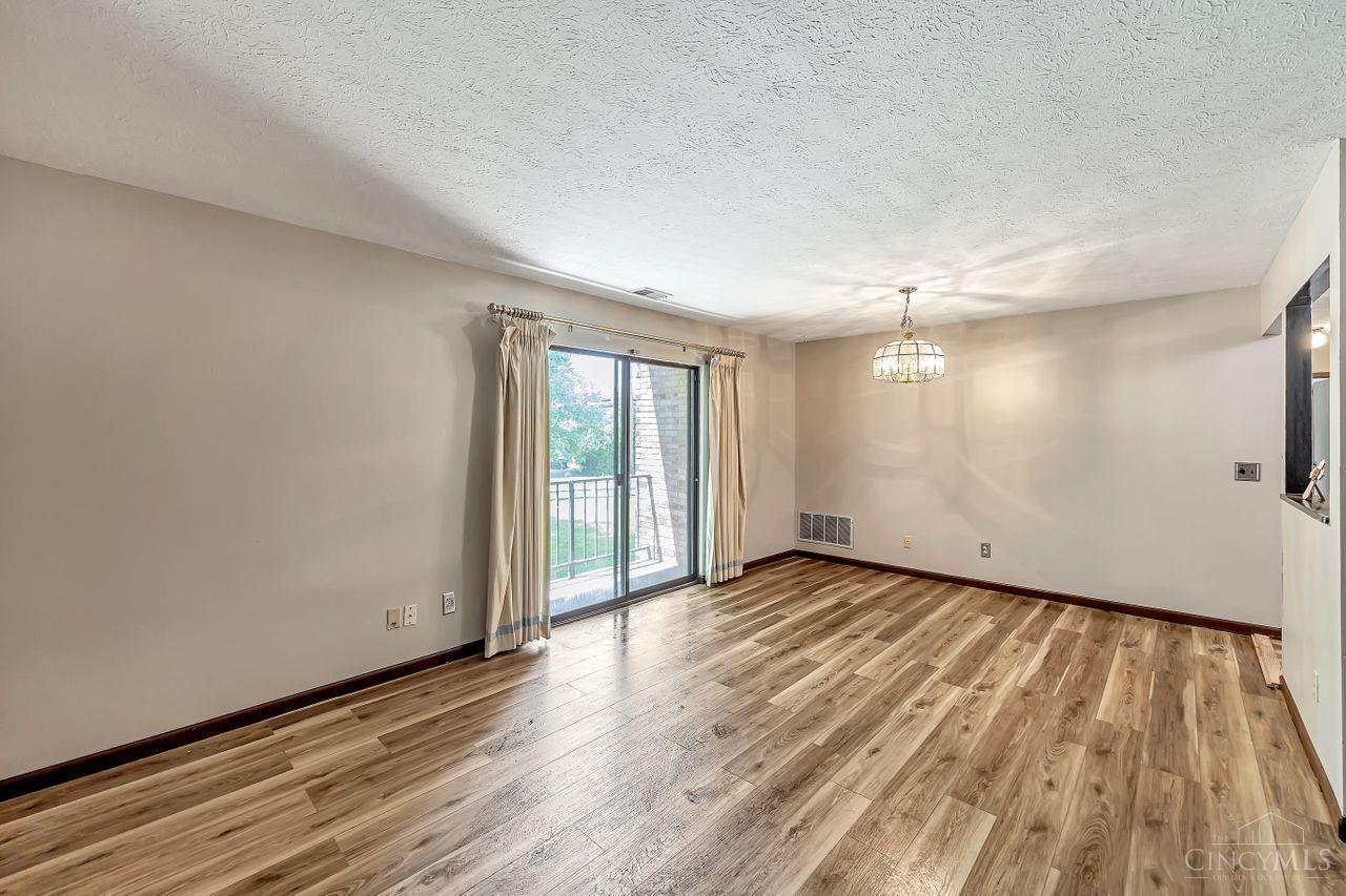 537 Davis Road, Unit 7 Cincinnati, OH 45255 - Photo 9 of 37 Gallery Image 9