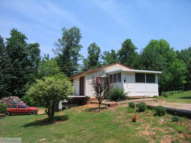 180 Oak Road Mayodan, NC 27027 - Photo 1 of 5 Exterior Front.