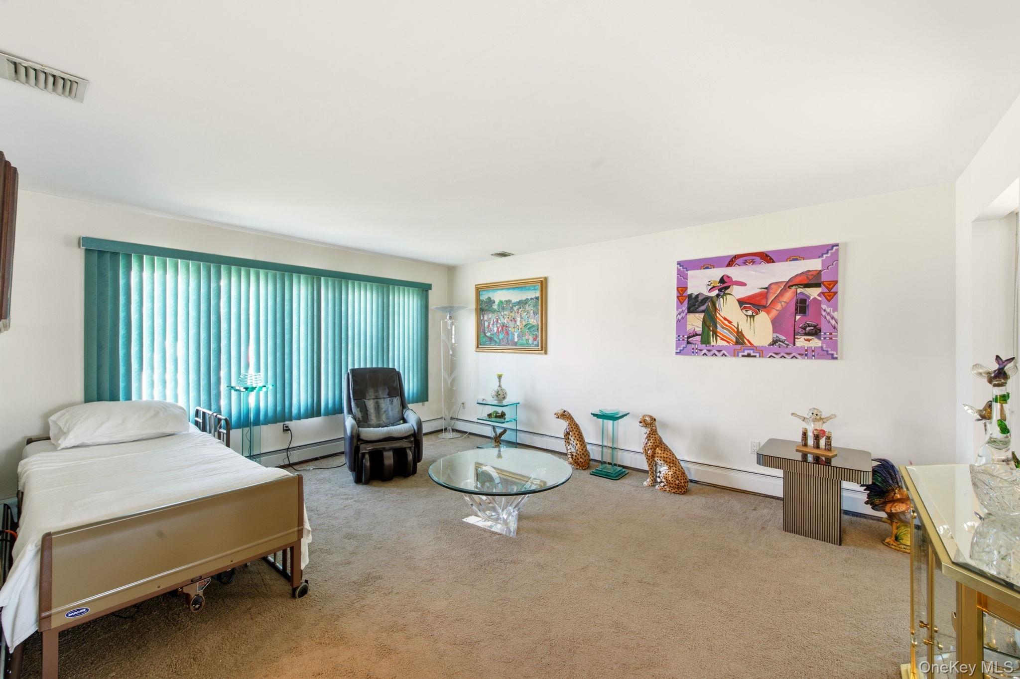 212 Shore Road Lindenhurst, NY 11757 - Photo 10 of 23 Gallery Image 10