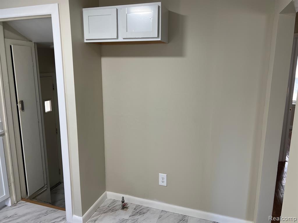 23721 David Avenue Eastpointe, MI 48021 - Photo 8 of 17