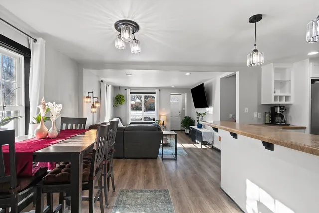 $279,900 | 1109 South 6th Street, De Pere, WI 54115