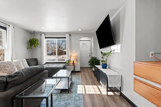 $279,900 | 1109 South 6th Street, De Pere, WI 54115