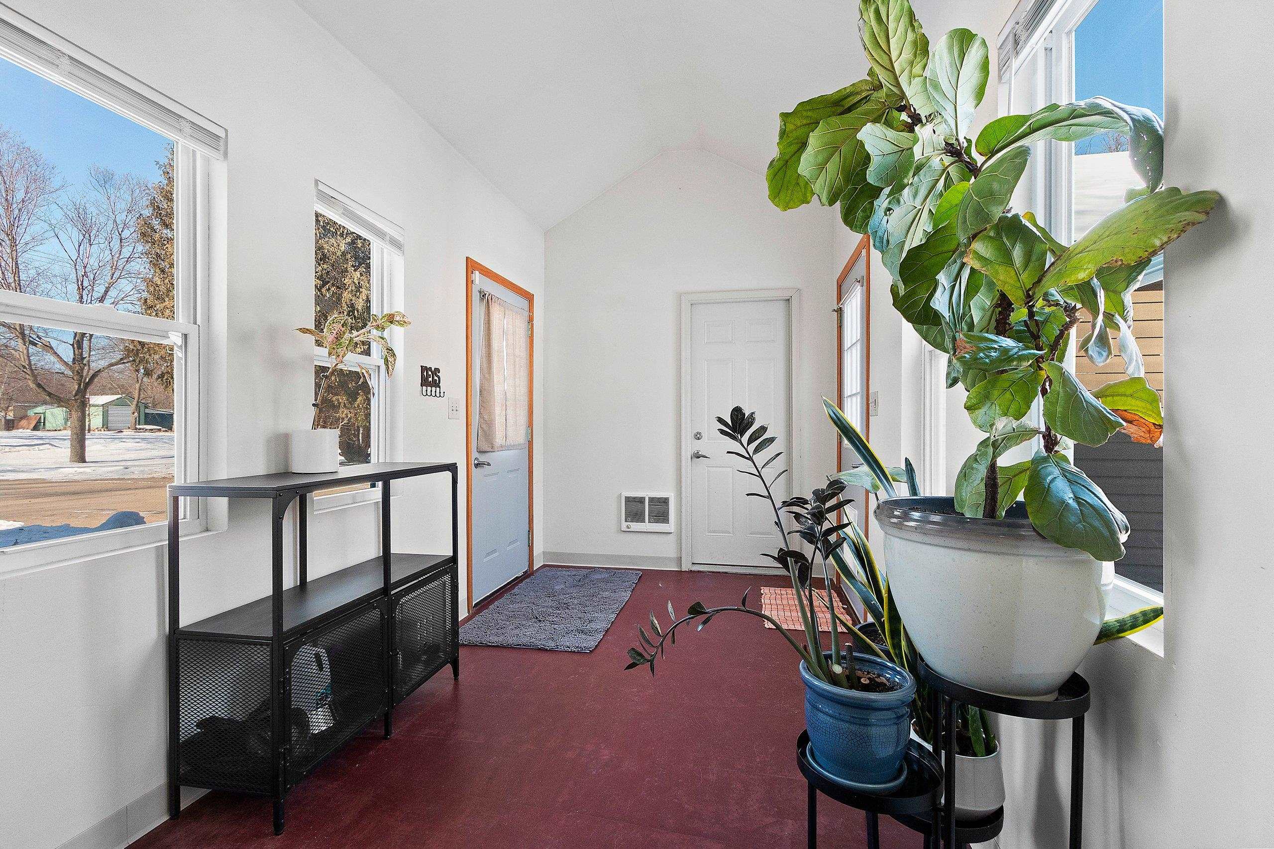 1109 South 6th Street De Pere, WI 54115 - Photo 2 of 77