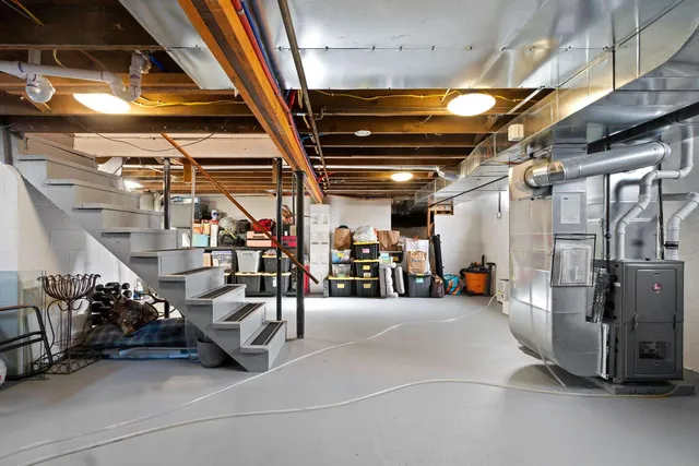 $279,900 | 1109 South 6th Street, De Pere, WI 54115