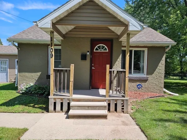 $279,900 | 1109 South 6th Street, De Pere, WI 54115