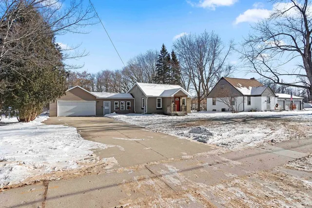 $279,900 | 1109 South 6th Street, De Pere, WI 54115