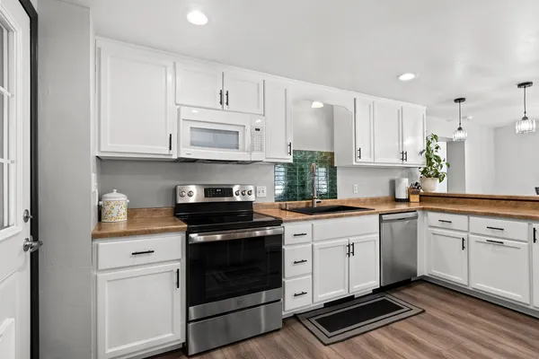 $279,900 | 1109 South 6th Street, De Pere, WI 54115