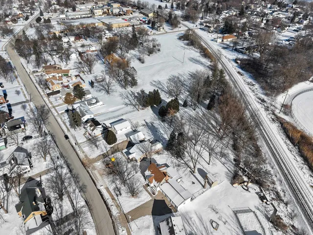 $279,900 | 1109 South 6th Street, De Pere, WI 54115