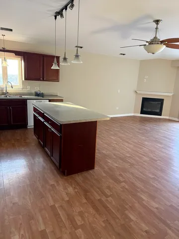 $2,300 | 5119 159th Street, Unit 3NW, Oak Forest, IL 60452