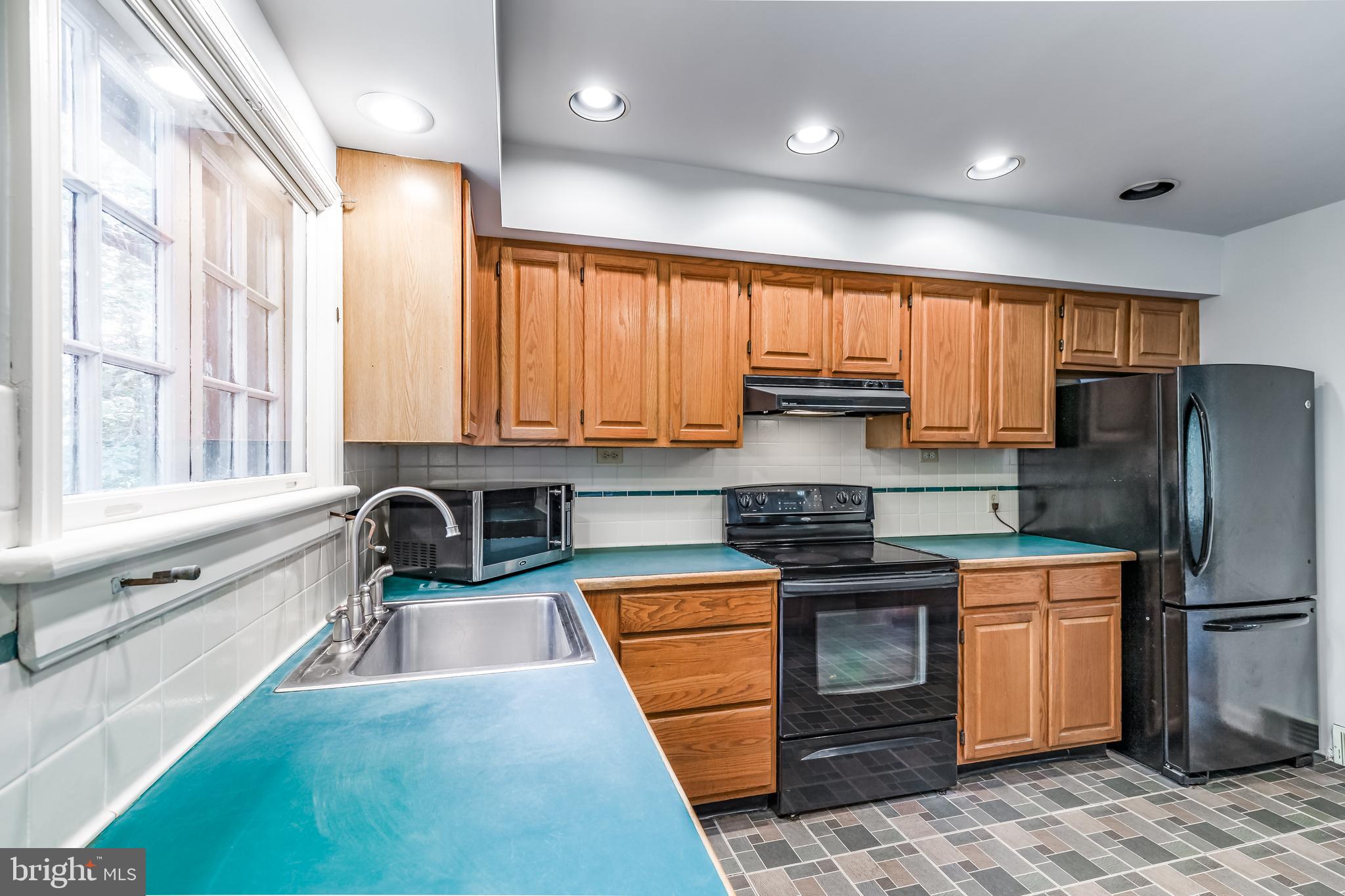 7503 Ridge Road Frederick, MD 21702 - Photo 22 of 40 Kitchen w/ appliances