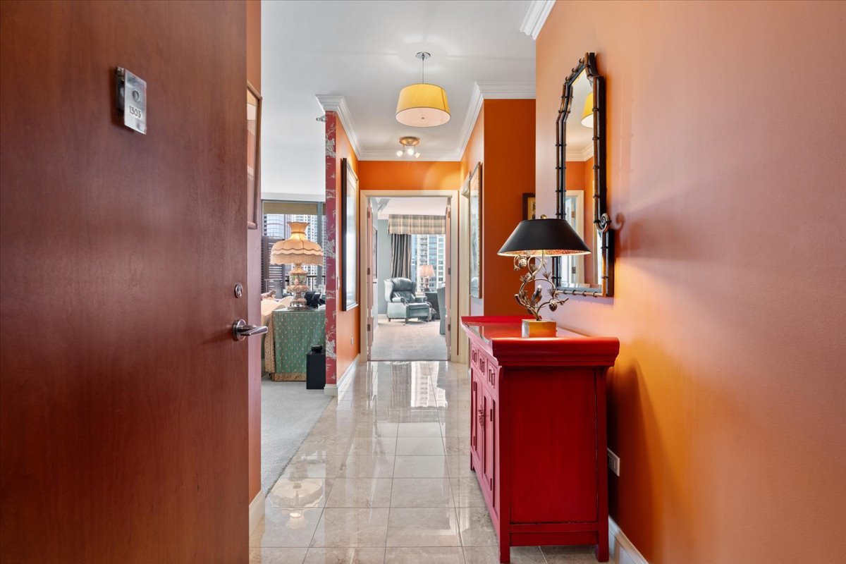 501 North Clinton Street, Unit 1303 Chicago, IL 60654 - Photo 2 of 46