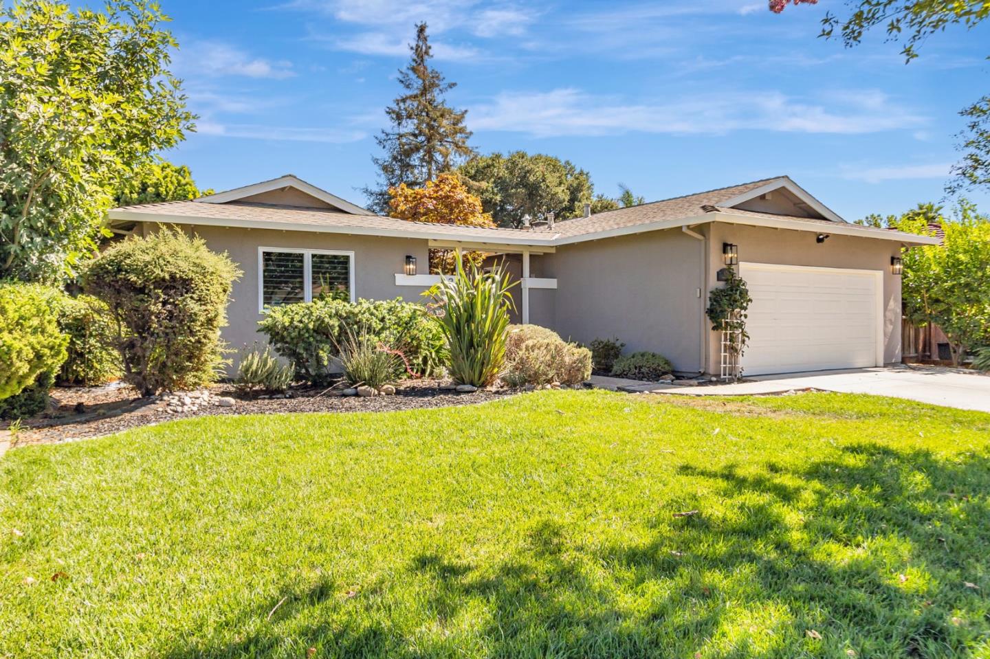 824 Buchser Way San Jose, CA 95125 - Photo 2 of 50 a front view of a house with garden