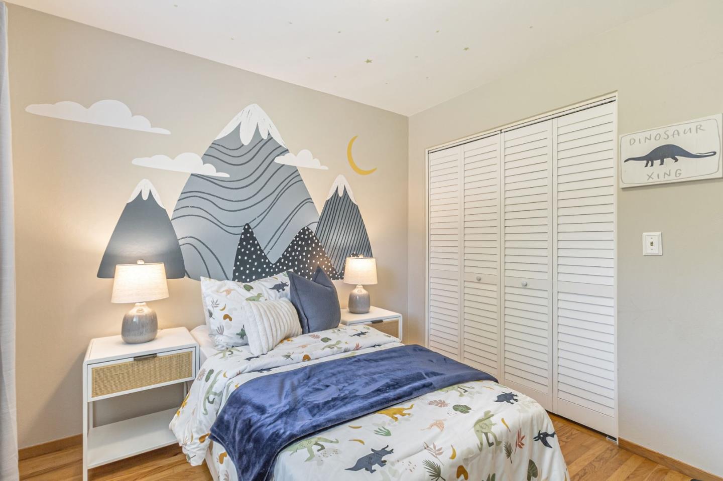 824 Buchser Way San Jose, CA 95125 - Photo 25 of 50 a bedroom with a bed and a lamp