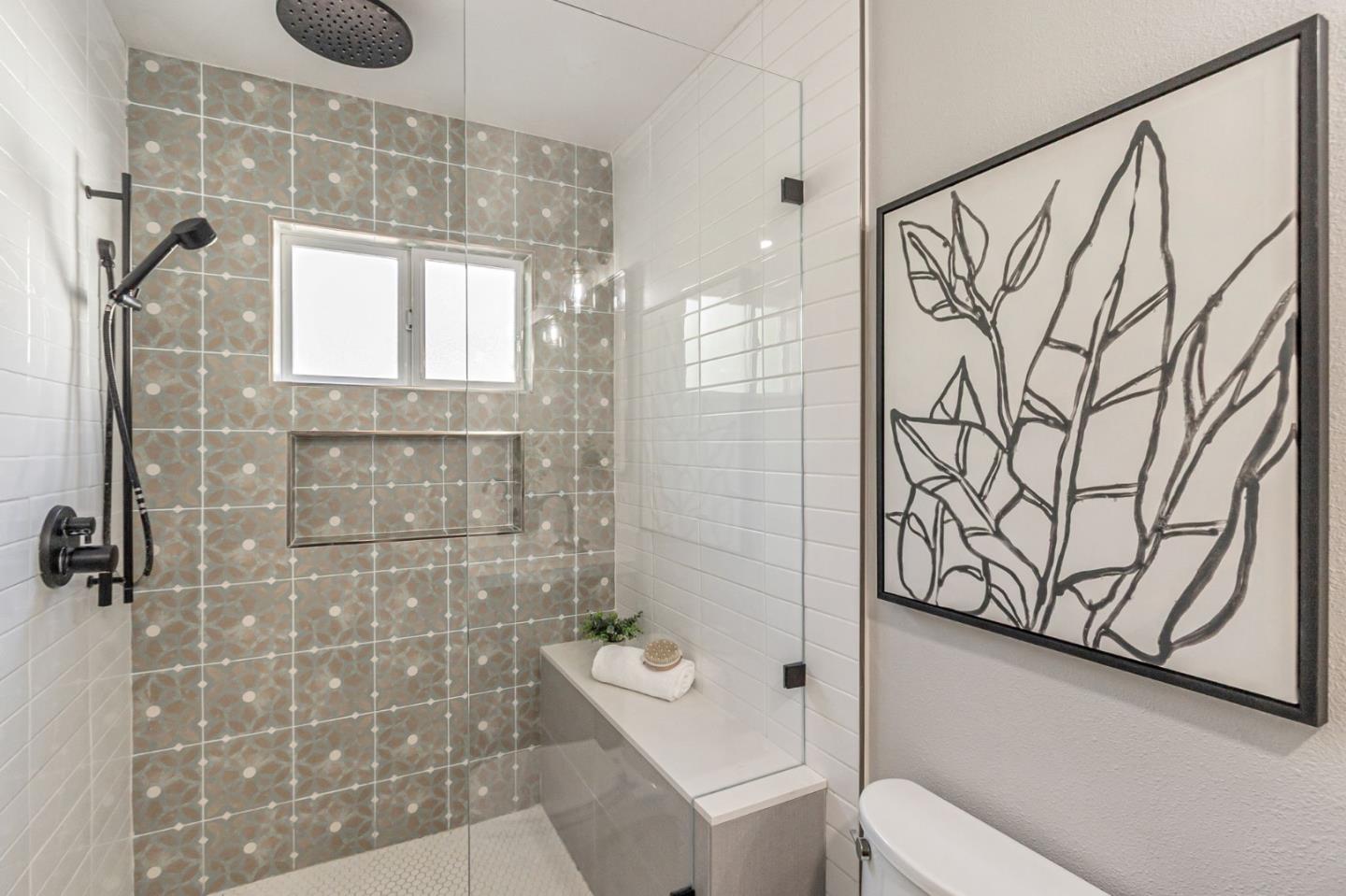 824 Buchser Way San Jose, CA 95125 - Photo 37 of 50 a bathroom with a bathtub and shower