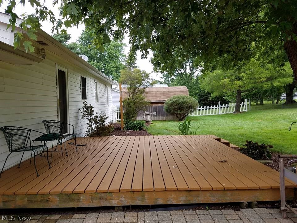 10263 Auburn Road Chardon, OH 44024 - Photo 26 of 32 Trex Deck - and brick patio