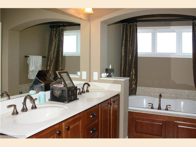 6287 Ranier Lane North Maple Grove, MN 55311 - Photo 11 of 18 Gallery Image 11