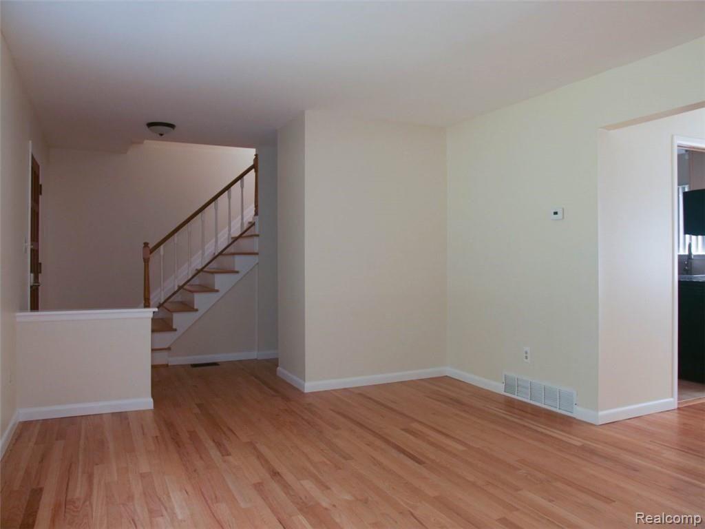29587 Fall River Road Southfield, MI 48076 - Photo 3 of 21