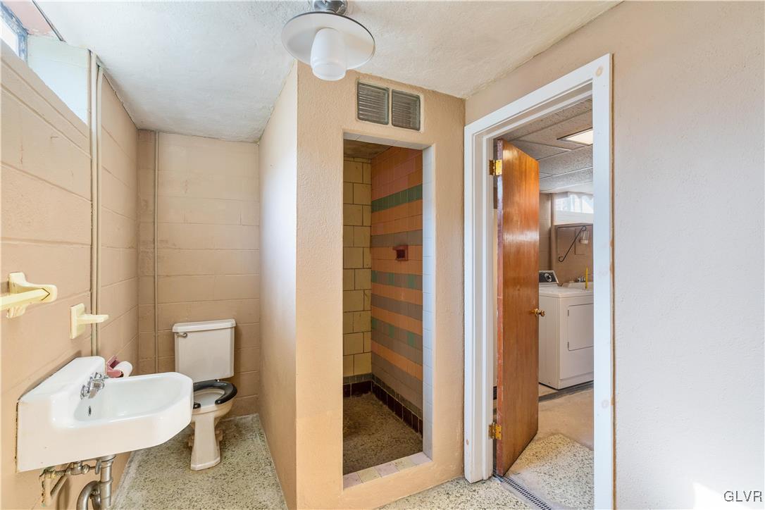 1523 Spring Street Bethlehem, PA 18018 - Photo 47 of 47 FULL BATHROOM IN BASEMENT
