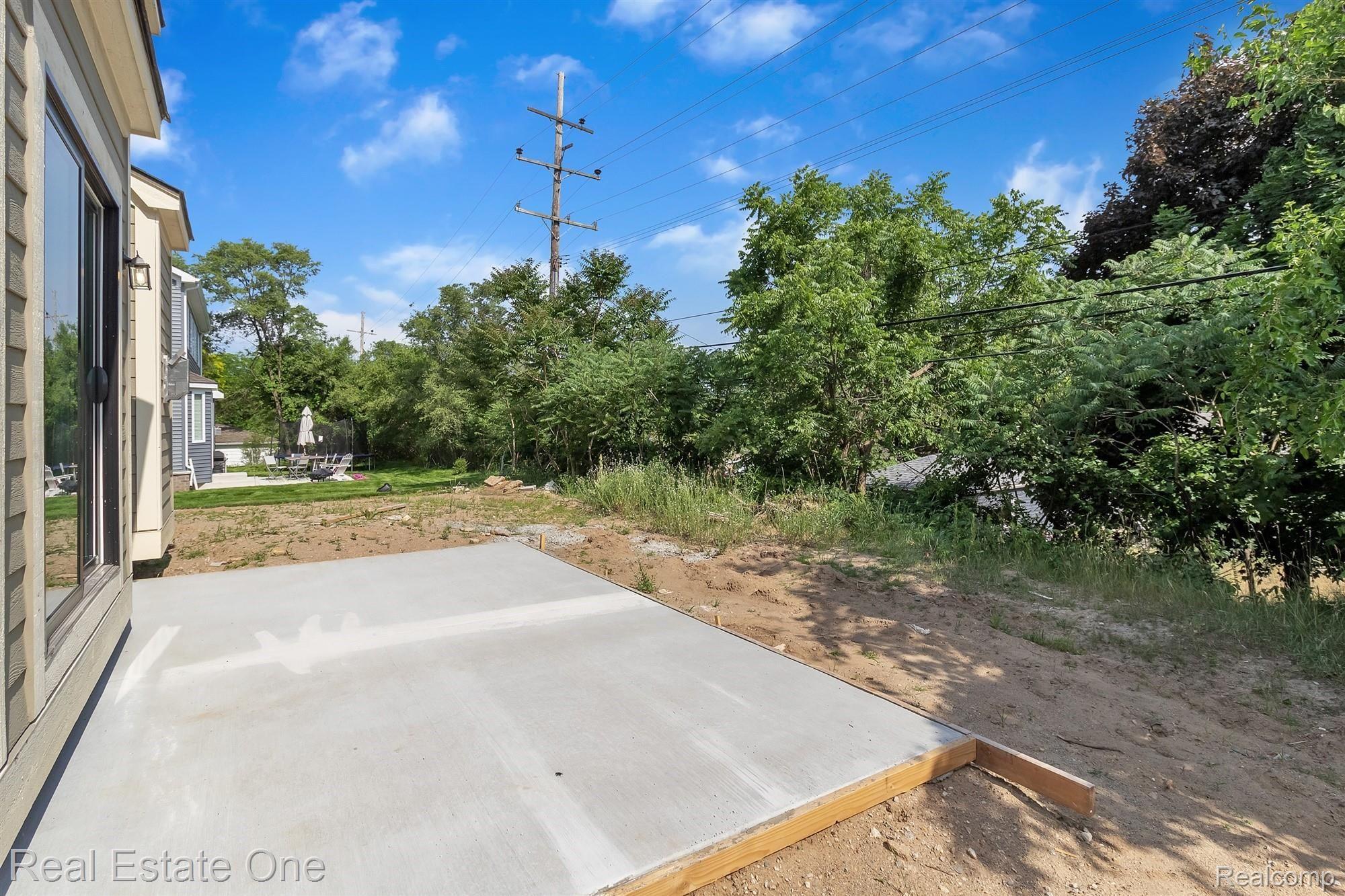 279 West Tienken Road Rochester, MI 48306 - Photo 41 of 43 41-279 W Tienken Rd-windowstill-rea.jpg