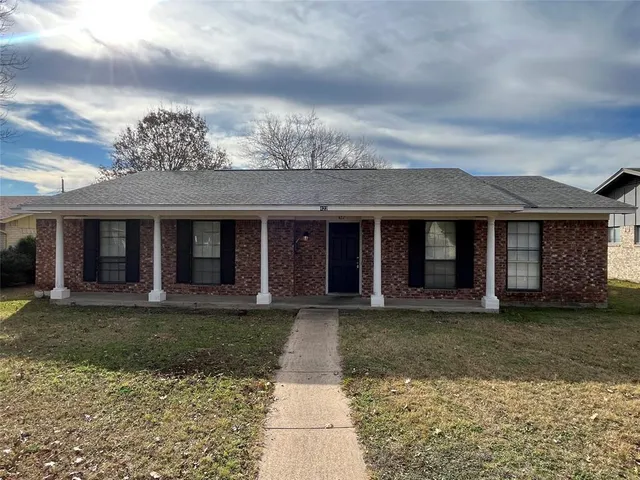 $2,000 | 422 Bella Street, Duncanville, TX 75137