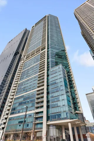 $785,000 | 340 East Randolph Street, Unit 2905, Chicago, IL 60601