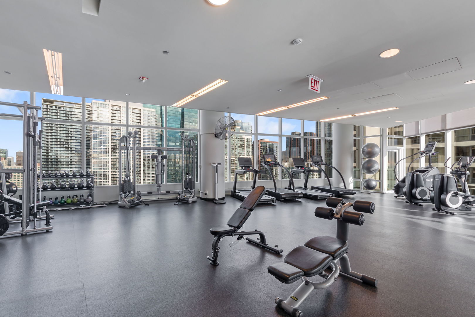 340 East Randolph Street, Unit 2905 Chicago, IL 60601 - Photo 13 of 14