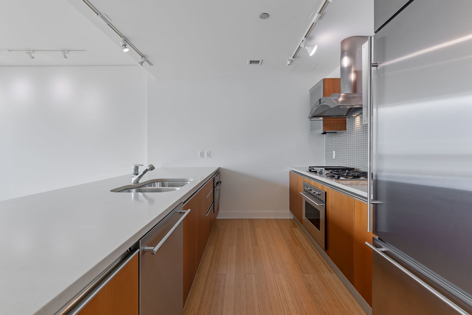 340 East Randolph Street, Unit 2905 Chicago, IL 60601 - Photo 7 of 14