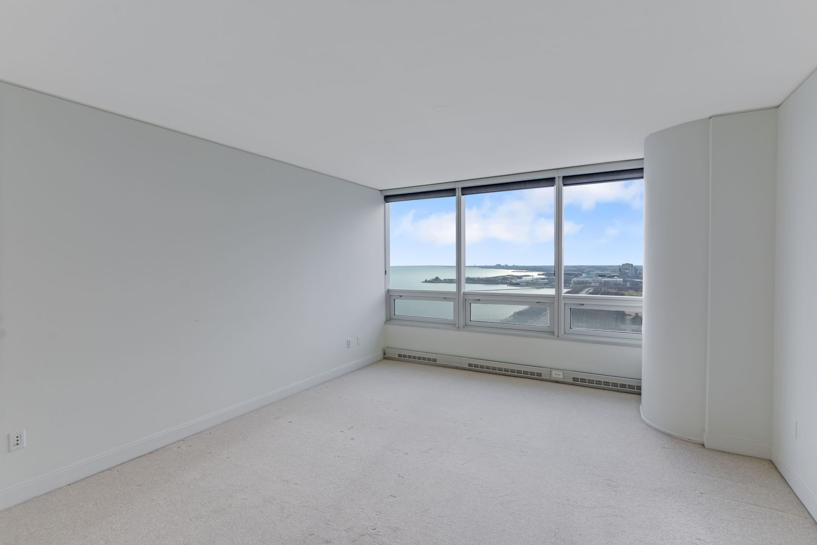 340 East Randolph Street, Unit 2905 Chicago, IL 60601 - Photo 9 of 14