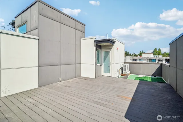 $700,000 | 6312 32nd Avenue Northwest, Unit C, Seattle, WA 98107