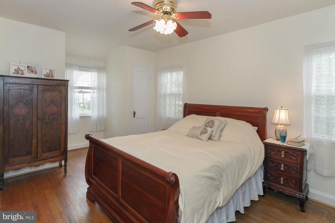 814 Olmstead Road Baltimore, MD 21208 - Photo 4 of 30 Large master suite w/walk-in closet