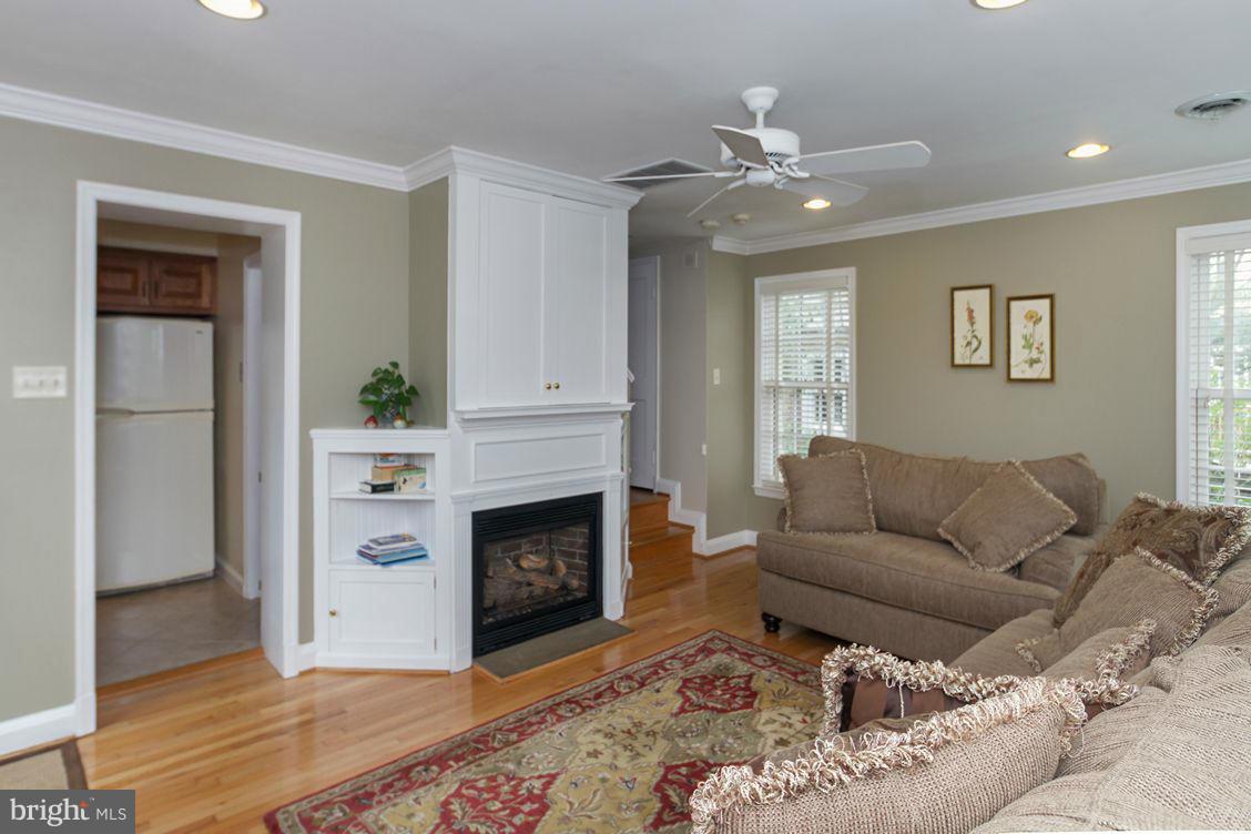 814 Olmstead Road Baltimore, MD 21208 - Photo 8 of 30 Family Rm w/built in shelving