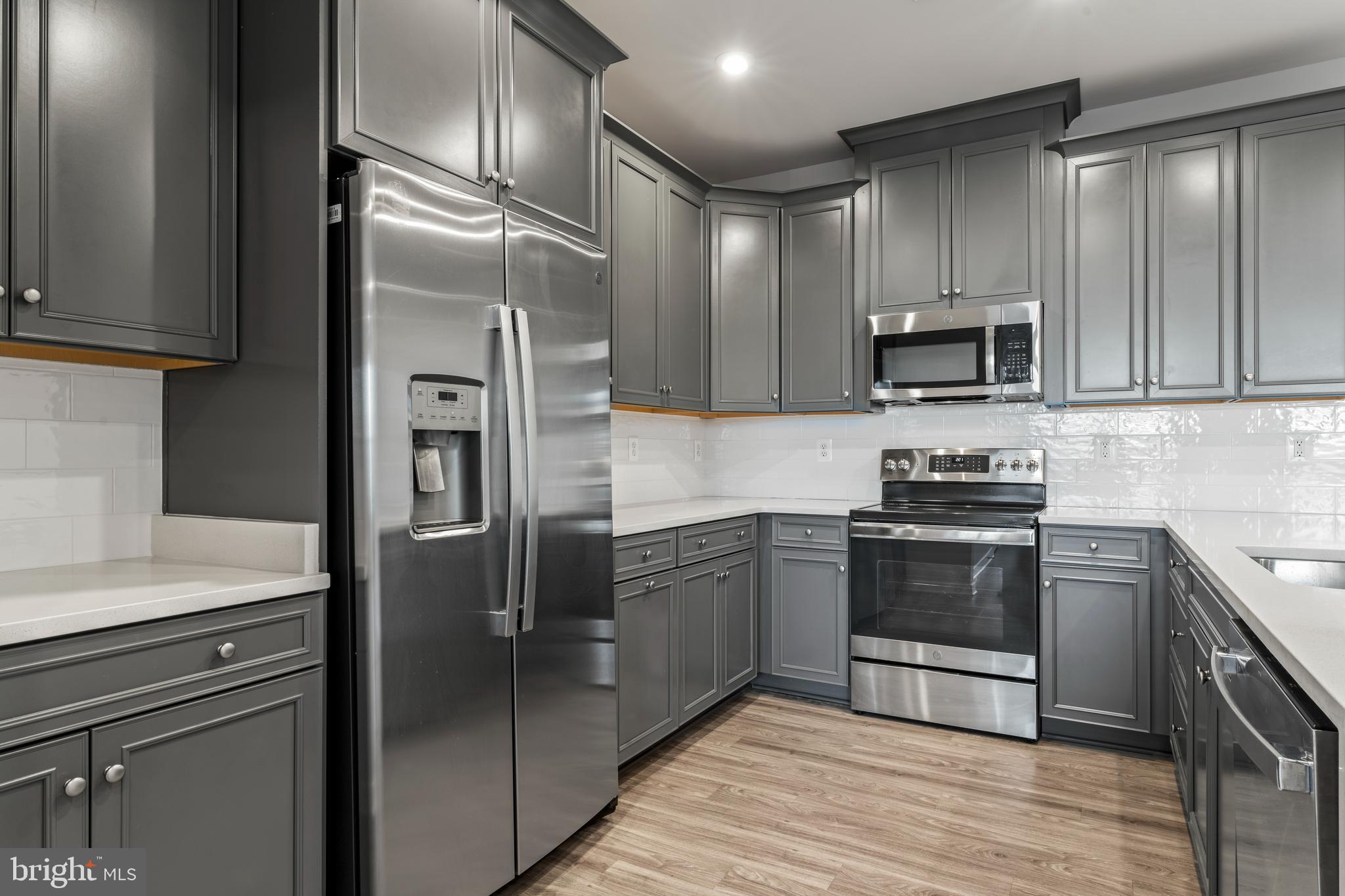 20320 Newfoundland Square Ashburn, VA 20147 - Photo 13 of 53 Kitchen