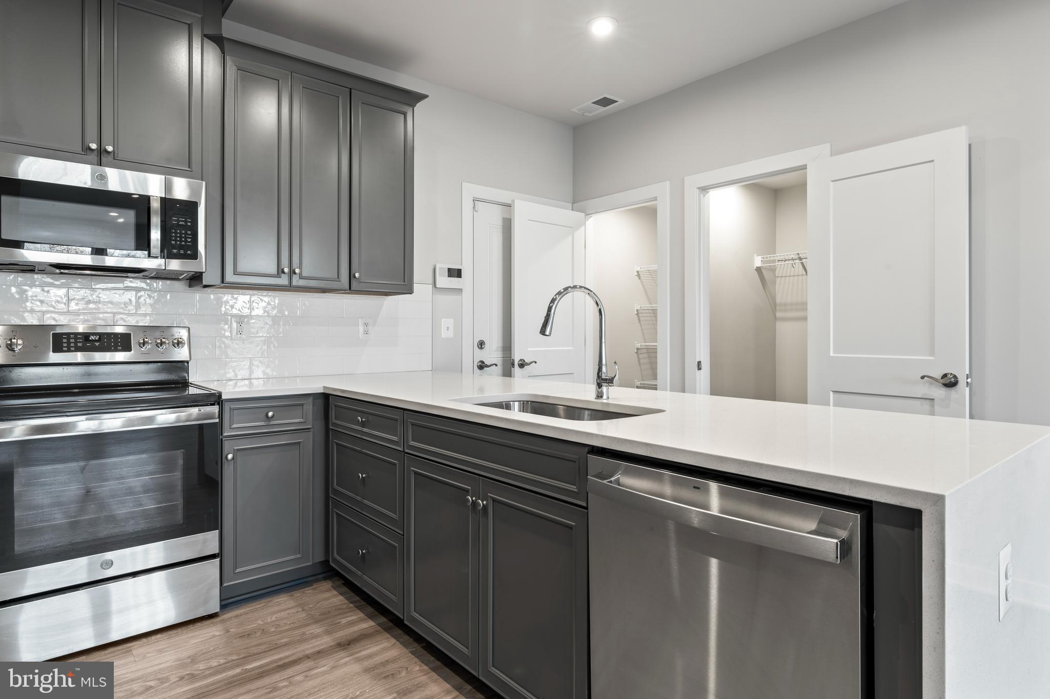 20320 Newfoundland Square Ashburn, VA 20147 - Photo 14 of 53 Kitchen