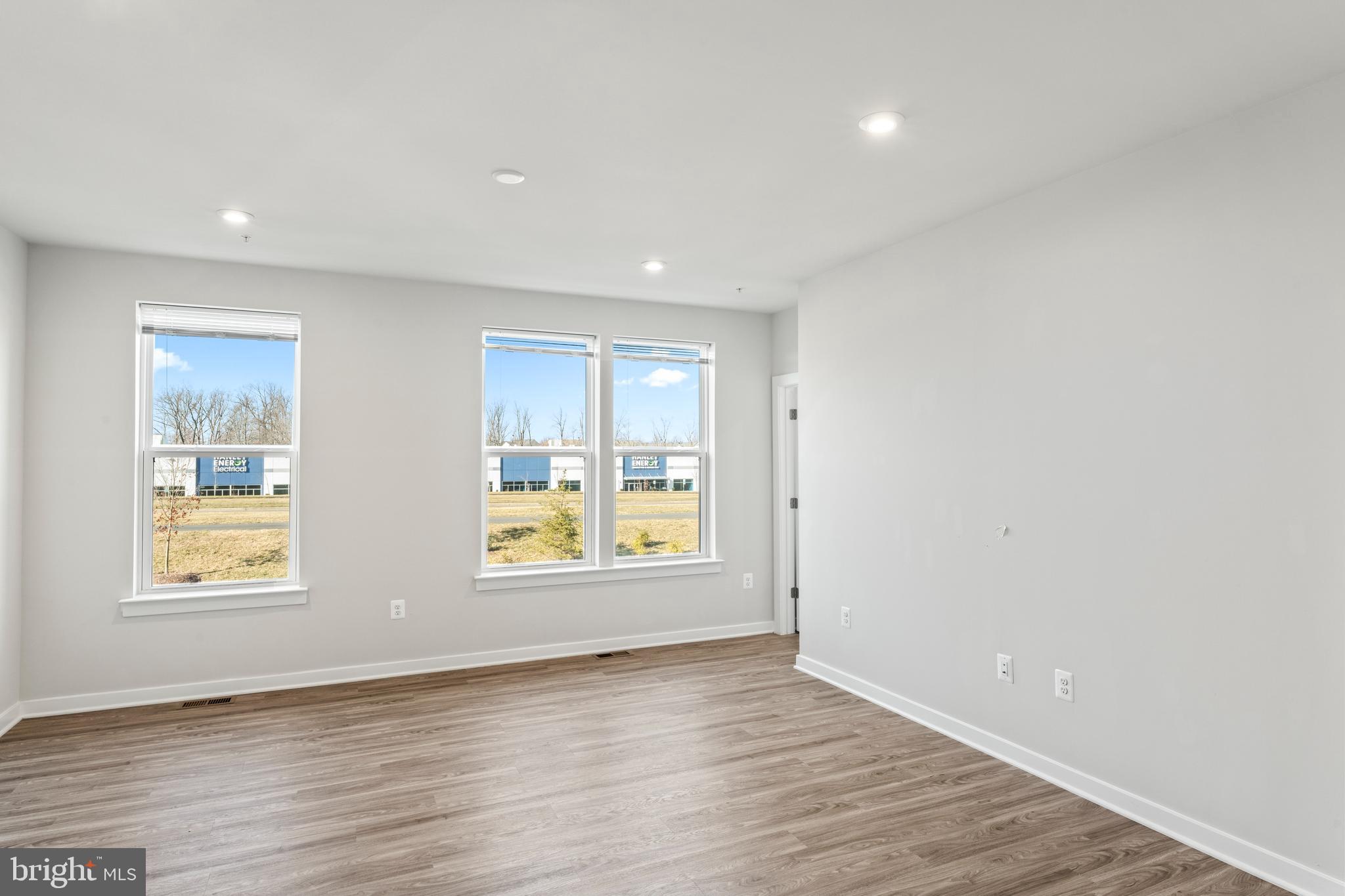 20320 Newfoundland Square Ashburn, VA 20147 - Photo 24 of 53 Master bedroom