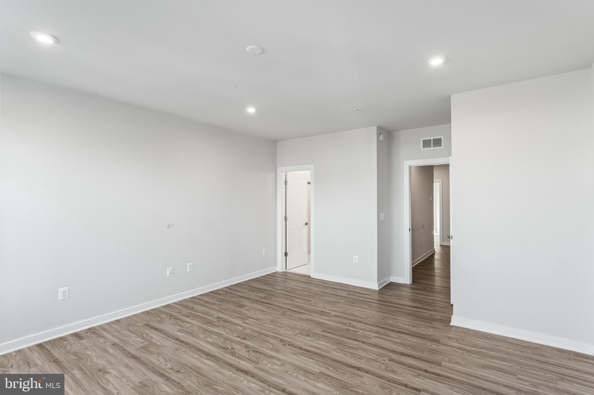 20320 Newfoundland Square Ashburn, VA 20147 - Photo 25 of 53 Master bedroom