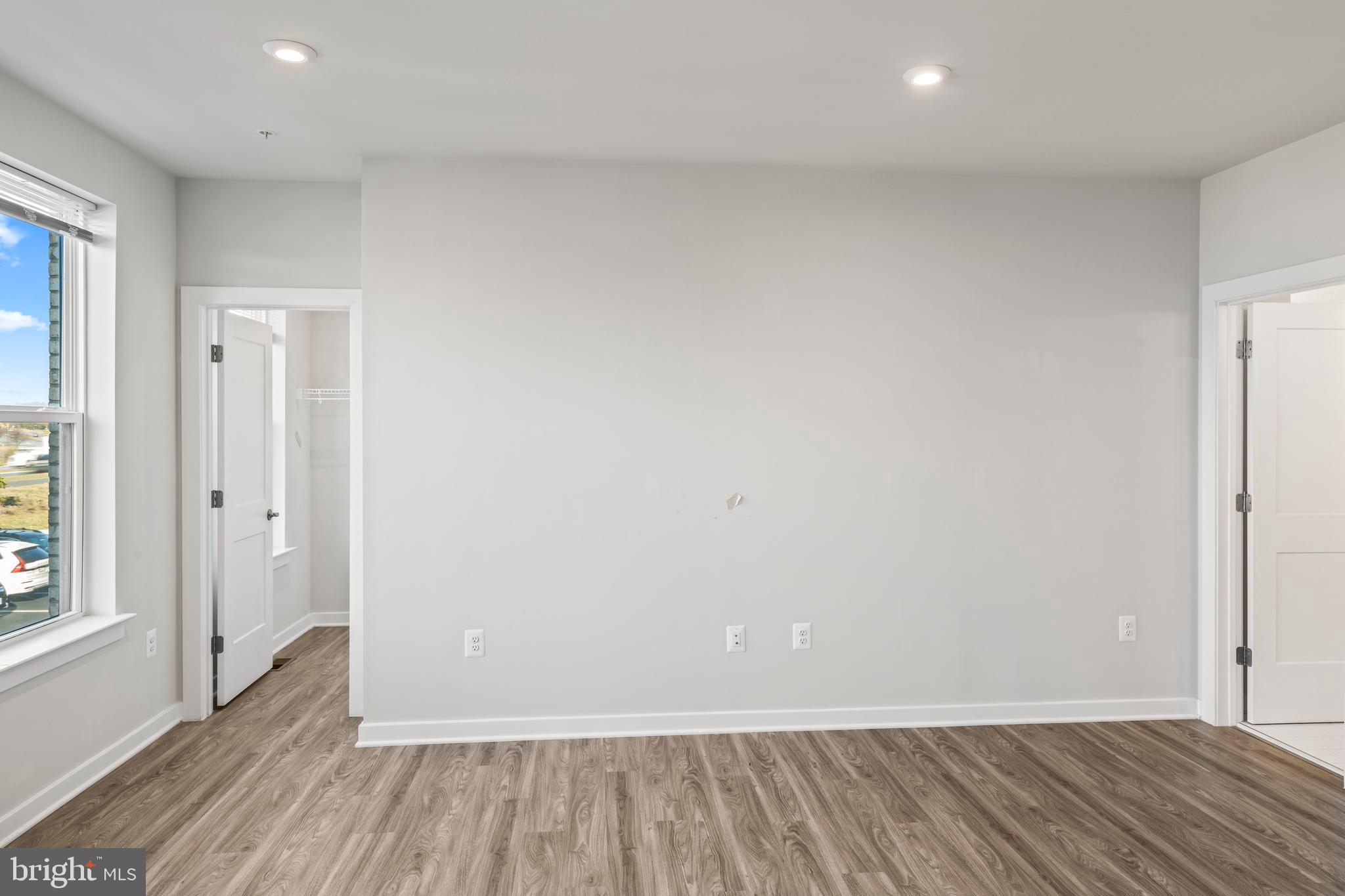 20320 Newfoundland Square Ashburn, VA 20147 - Photo 26 of 53 Master bedroom