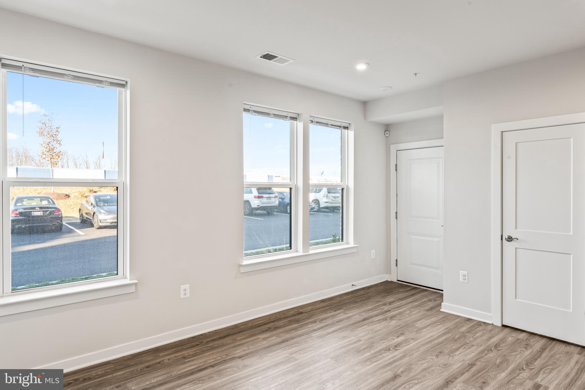 20320 Newfoundland Square Ashburn, VA 20147 - Photo 3 of 53