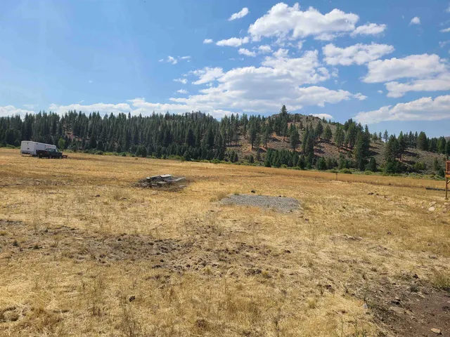a view of an outdoor space and a yard