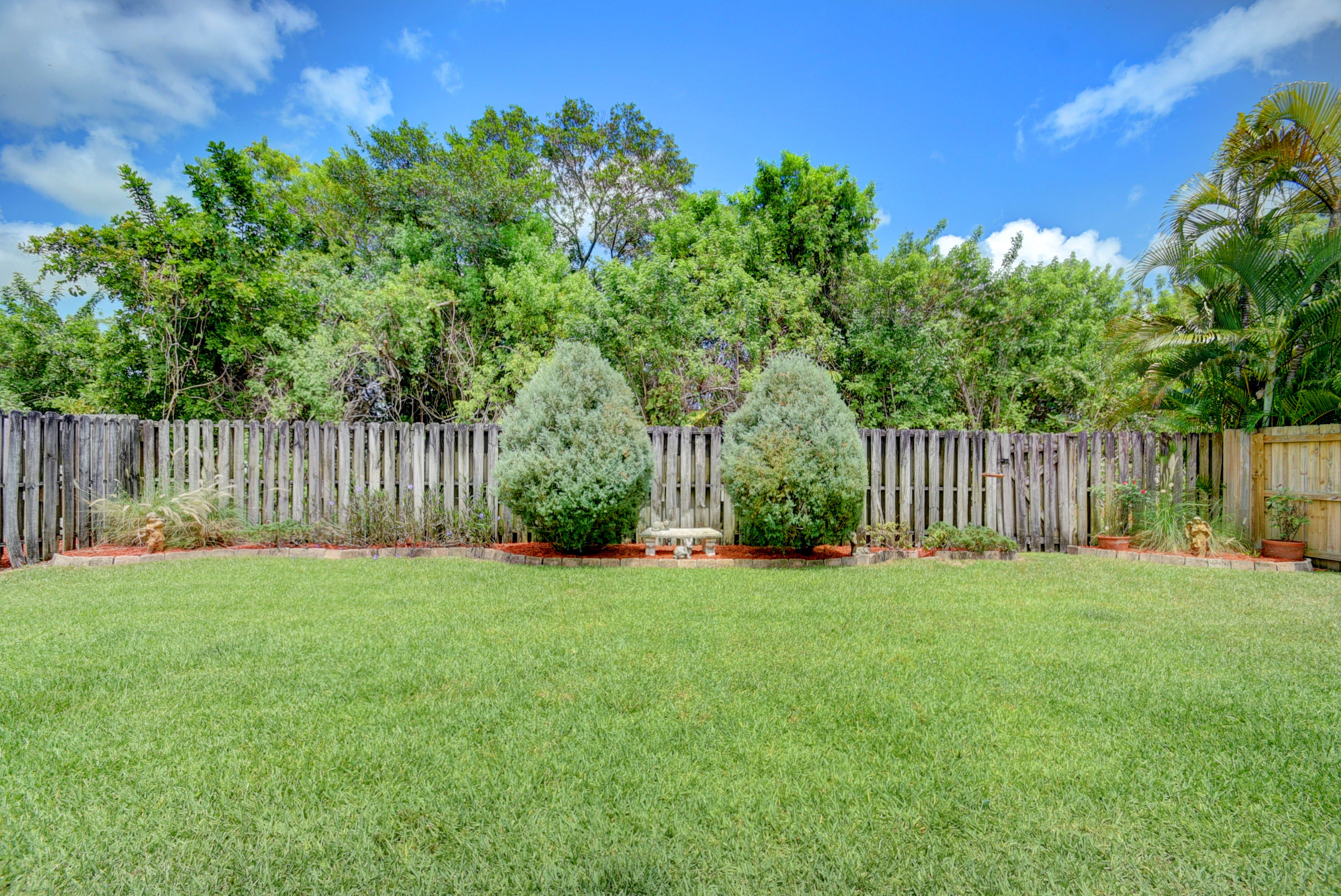 22980 Old Inlet Bridge Drive Boca Raton, FL 33433 - Photo 18 of 19 yard 2