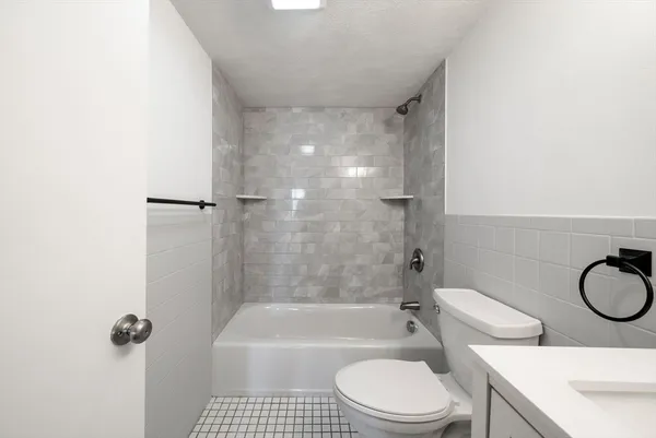 $2,600 | 22 Irving Street, Unit 15, Everett, MA 02149