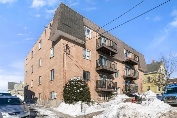 $2,600 | 22 Irving Street, Unit 15, Everett, MA 02149