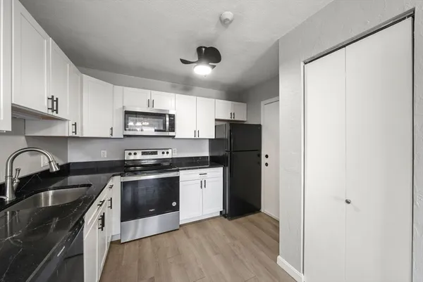 $2,600 | 22 Irving Street, Unit 15, Everett, MA 02149