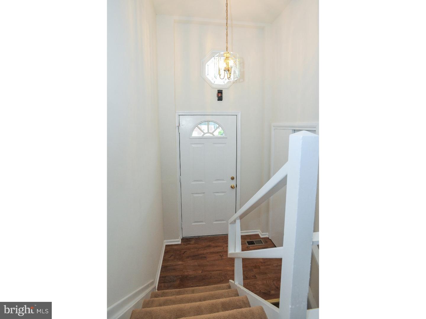 3204 Holly Road Philadelphia, PA 19154 - Photo 3 of 25 Foyer