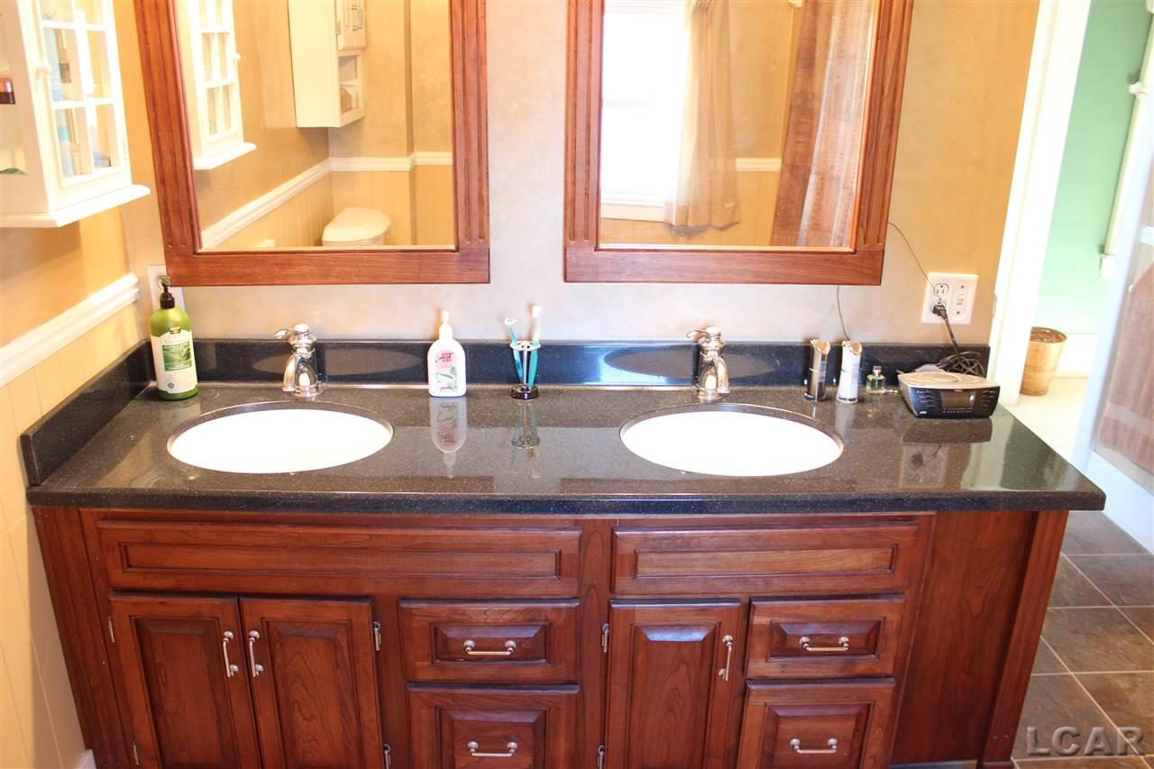 12483 Hogan Road Clinton, MI 49236 - Photo 33 of 46 31286127-32.JPG