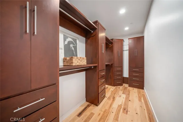 a view of kitchen with washer and dryer