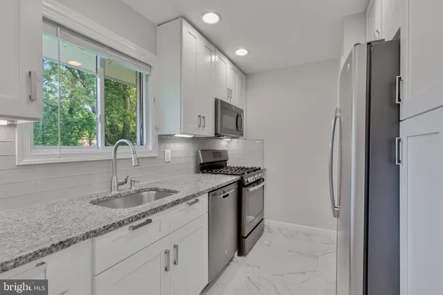 $3,850 | 3911 Egan Drive, Fairfax, VA 22030